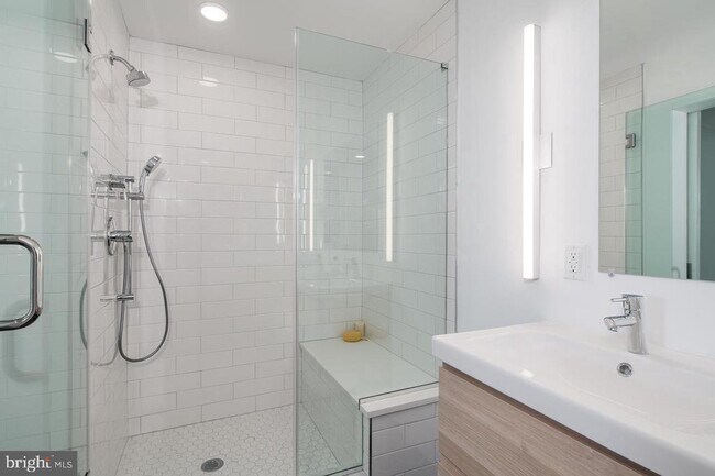 Building Photo - 1501 N 31st St