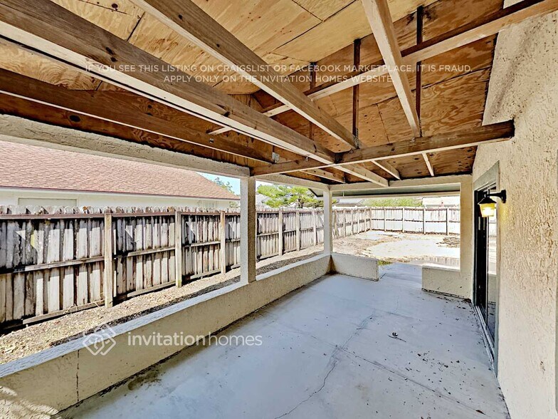 Building Photo - 979 N Jerico Dr