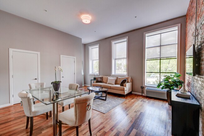 Building Photo - 231 E North Ave