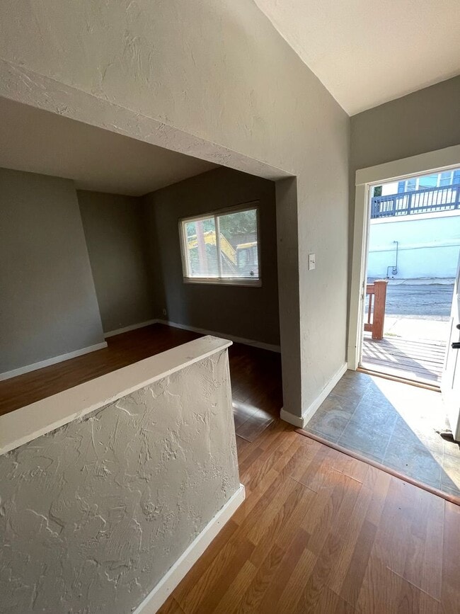 Building Photo - Single Family House in Mt Washington Avail...