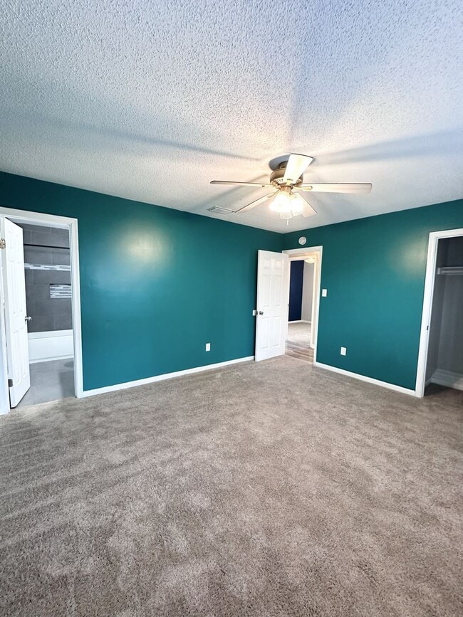 Building Photo - Eclectic & Charming Updated Ranch