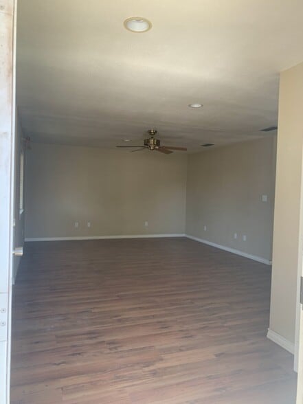 Building Photo - 917 N Hancock Ave