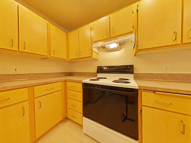 Building Photo - 3 Bedroom House ~ Close to 9th Street ~ Pe...