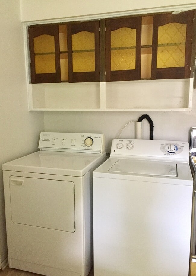 Building Photo - Cozy 3bedroom available Nov 1st.