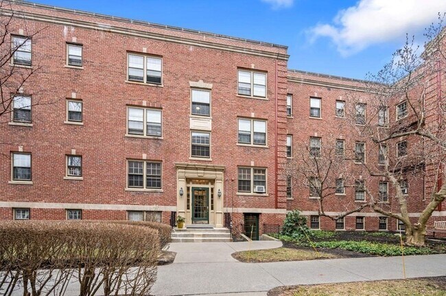 Building Photo - 56 Elm St