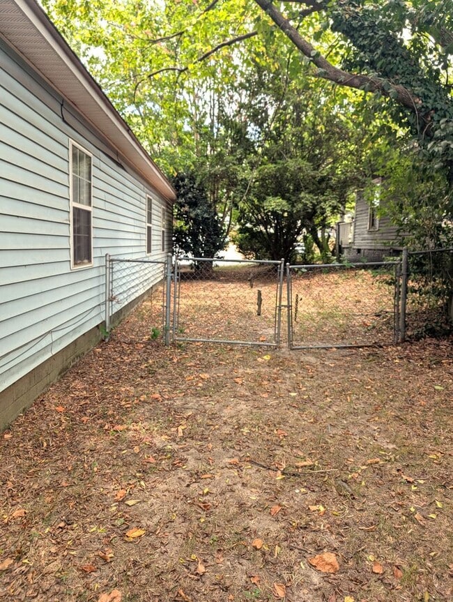 Building Photo - Minutes from Plaza Midwood/Uptown!  Belmon...