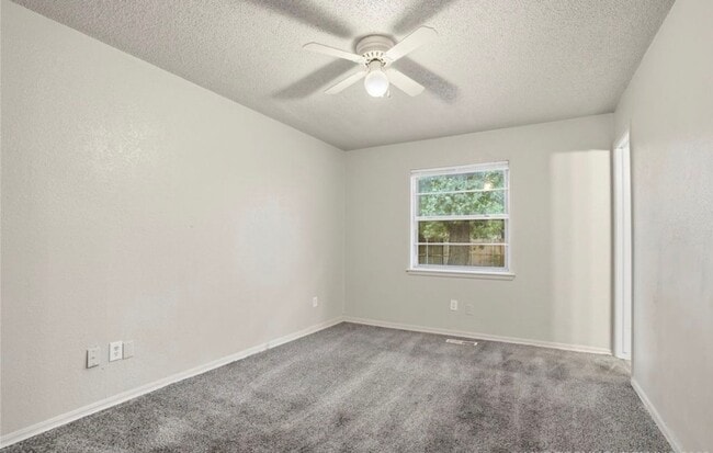 Building Photo - 4 Bedroom House