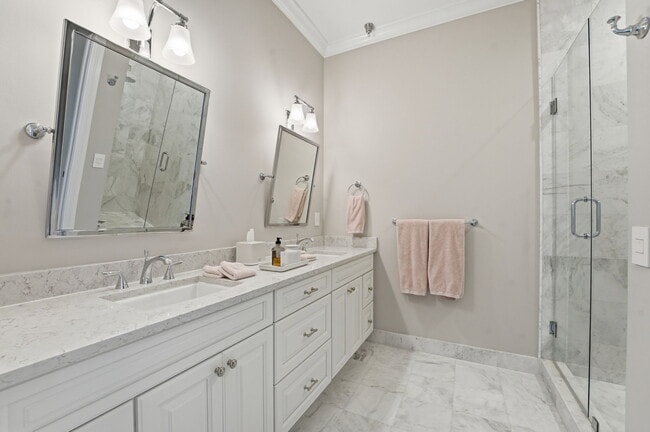 Building Photo - 921 Osceola Dr