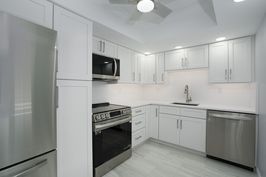 Building Photo - 1120 Little Neck Ct