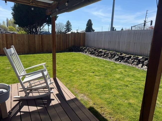 Building Photo - $500 move-in special! Spacious 4-bdrm/2.5-bath Hillsboro home. Fenced yard w/ covered deck, 2-car...