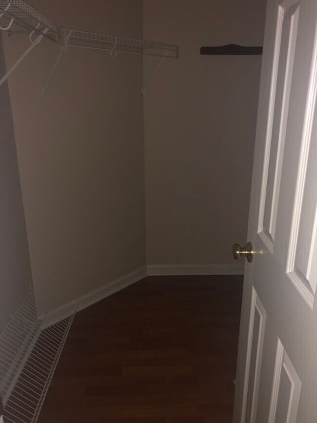 Building Photo - Q201