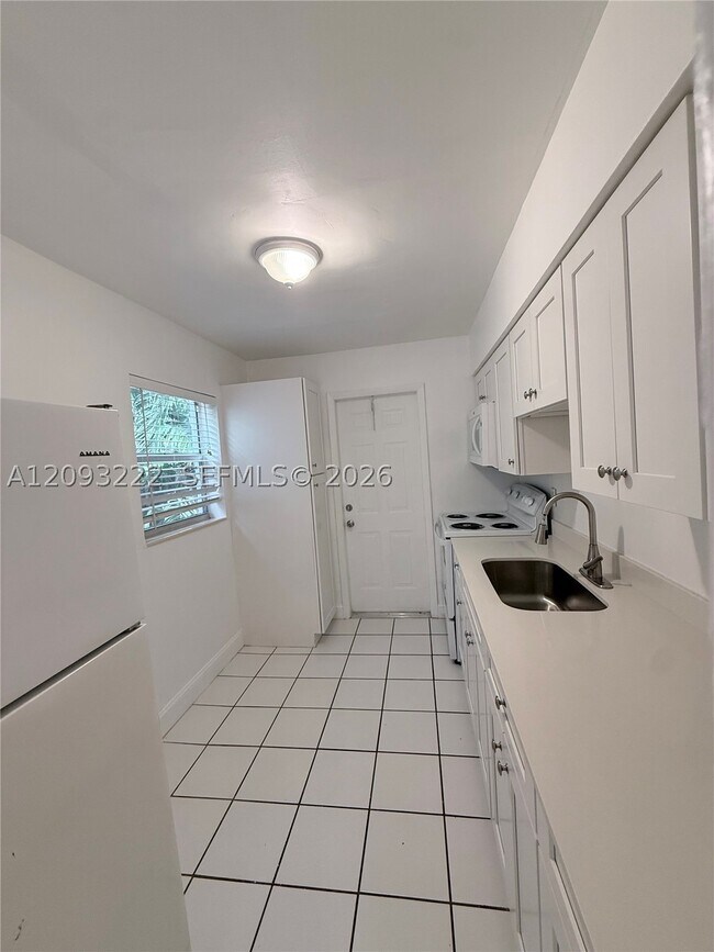 Building Photo - 713 SW 13th St