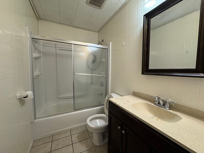 Building Photo - 3 bedroom on a corner lot, READY NOW!