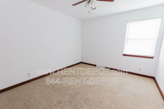 Building Photo - 306-308 Bob Court