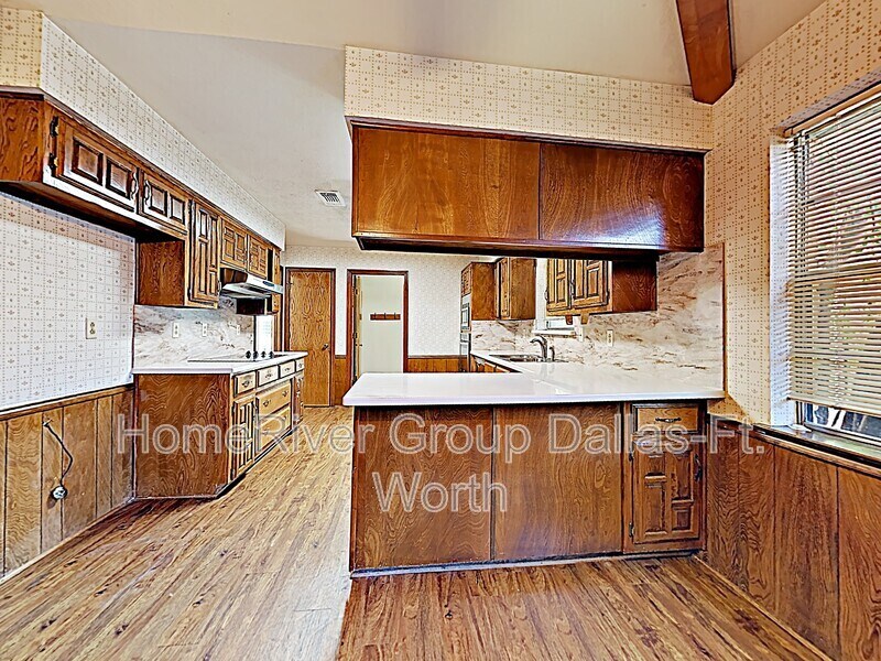 Building Photo - 1128 Stratford Dr