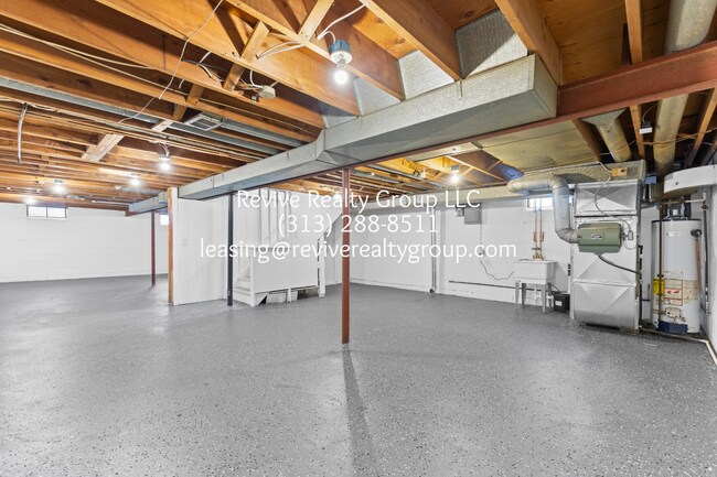 Building Photo - 5337 Botsford Ave