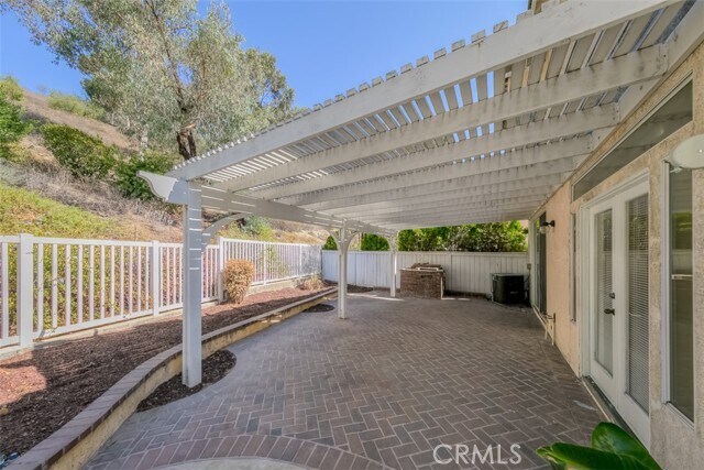 Building Photo - 2568 La Salle Pointe