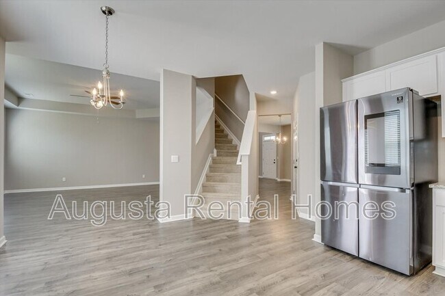 Building Photo - 560 Post Oak Ln