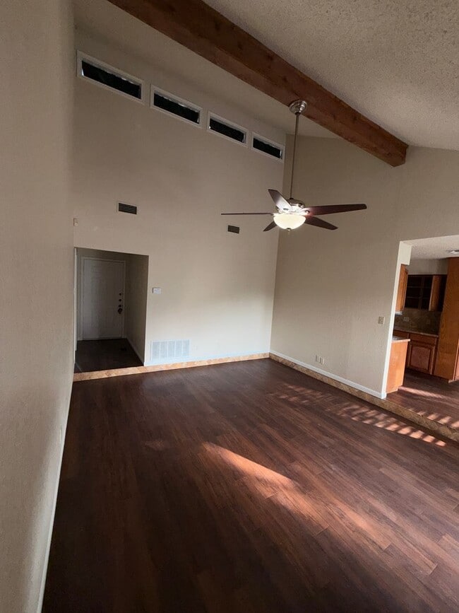 Building Photo - Updated 3/2/2 in Glen Estates