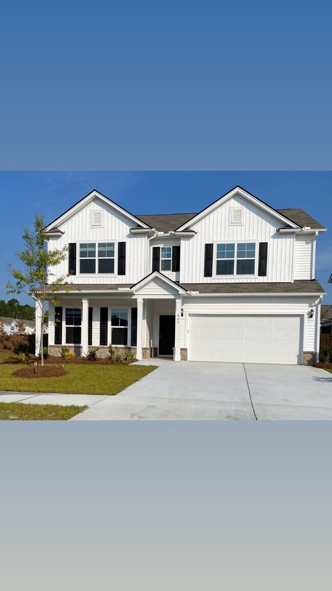 Primary Photo - Malind Bluff, Five Bedroom Home!