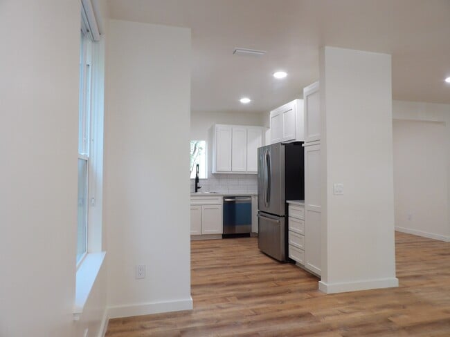 Building Photo - 3910 Buena Vista St