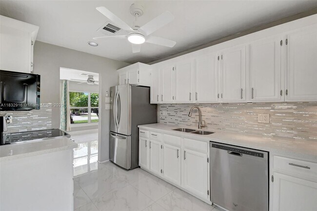 Building Photo - 320 NW 51st Ct