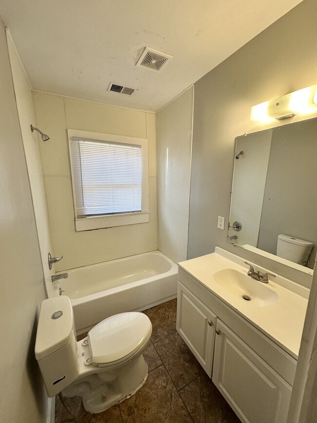 Building Photo - 1307 3rd Ave N