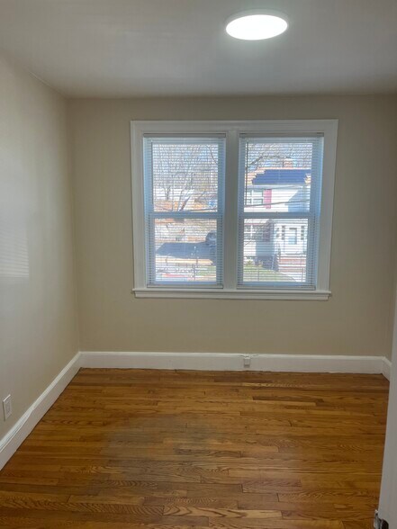 Building Photo - 42 Meadowbank Ave