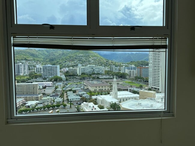 Building Photo - 1450 Young St