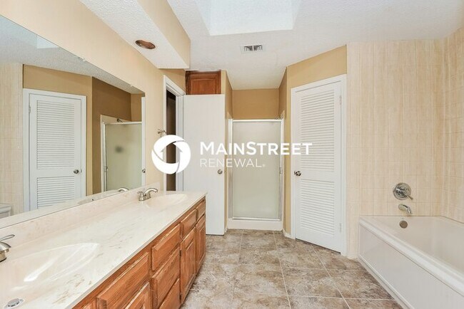 Building Photo - 3 Bedroom Pet-Friendly Home in Fort Worth, TX with Main Street Renewal