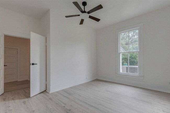 Building Photo - 1302 Ross St