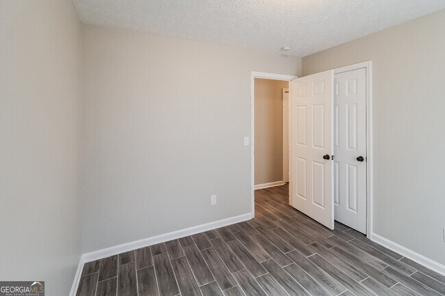 Building Photo - 6793 Creeks Edge Ct
