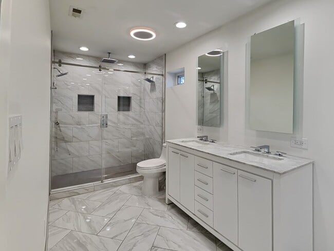 Building Photo - 6915 Forestglade Cir