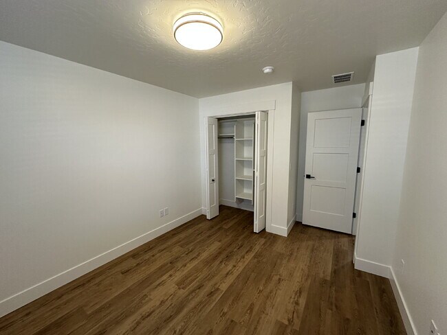 Building Photo - "Charming 3-Bedroom Oasis with Granite Touches in Meridian!"