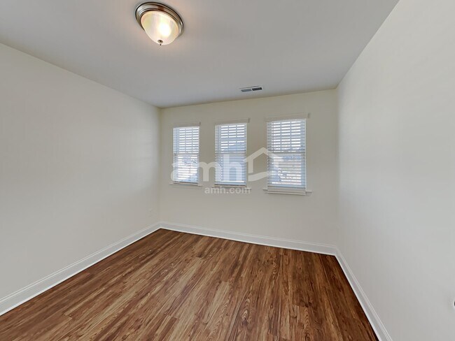 Building Photo - 2409 Garrett Prk Dr