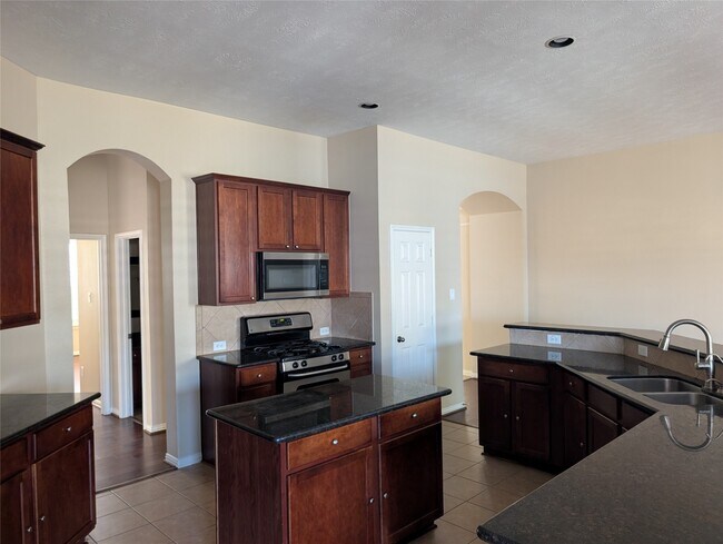 Building Photo - 18627 Summercliff Ln