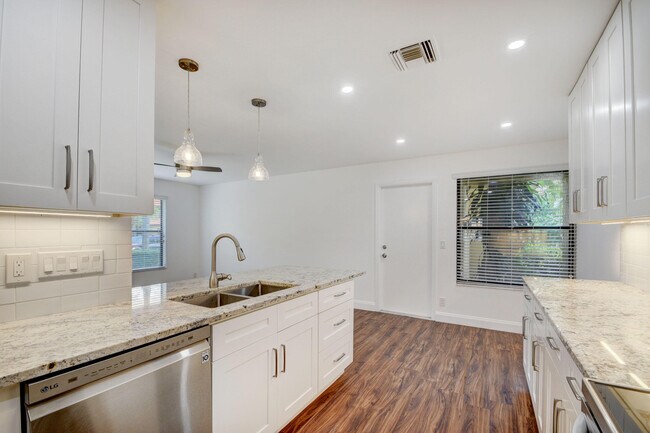 Building Photo - 12212 Sag Harbor Ct