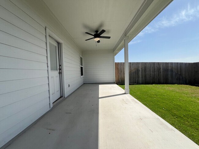 Building Photo - Luxury duplex in Seguin!