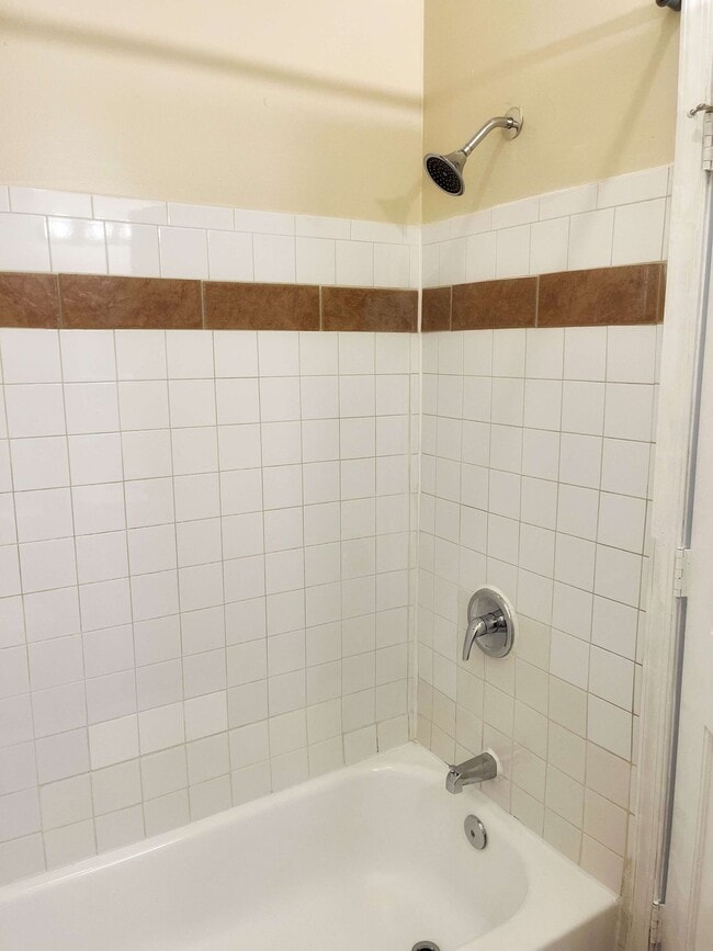 Building Photo - Move in Special! 2 Bed 1 Bath SE, DC