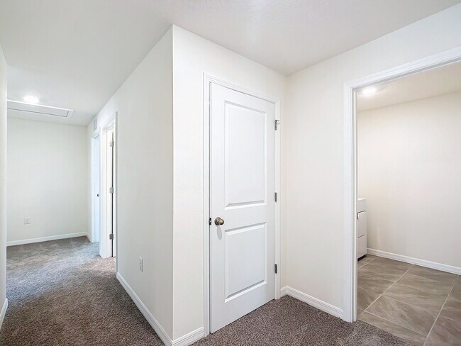 Building Photo - 5 Bedroom Rental Home with Large Backyard in Ocala Crossings!