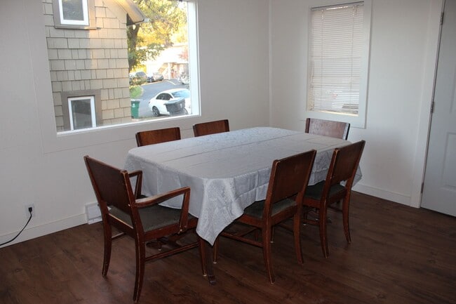 Building Photo - 621 S Jefferson St