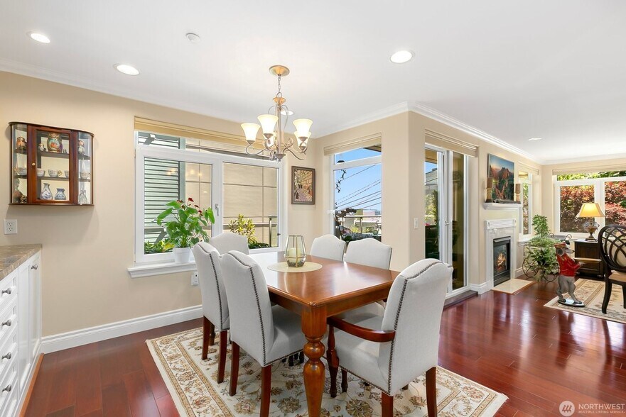Building Photo - Luxury spacious unit with partial downtown view in Magnolia