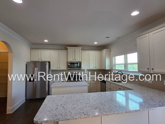 Building Photo - ABSOLUTELY BEAUTIFUL 5 BEDROOM/ 4.5 BATH HOME YOU DONT WANT TO MISS.