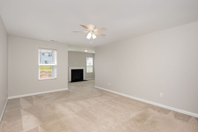 Building Photo - Beautiful 3BR 2.5BA plus a spacious loft! ...