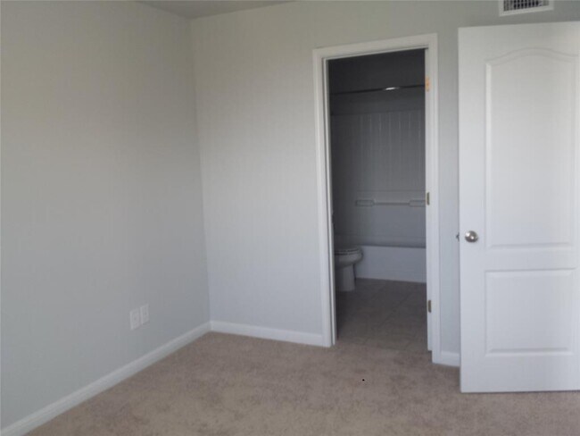 Building Photo - 340 Perry St