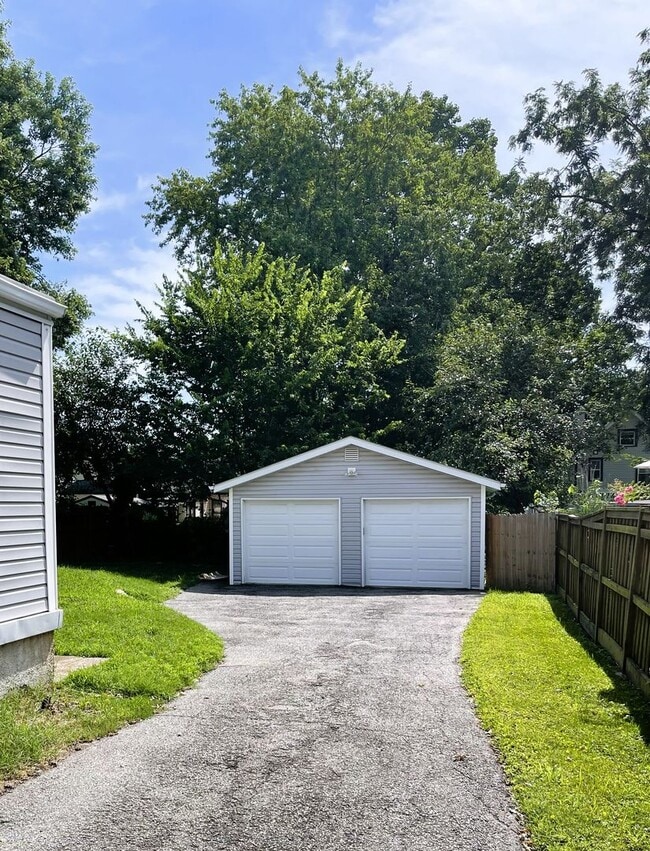 Building Photo - $1975 FOR RENT - SINGLE UPDATED FAMILY HOU...