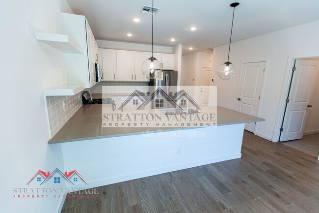 Building Photo - 7439 S 76th Dr