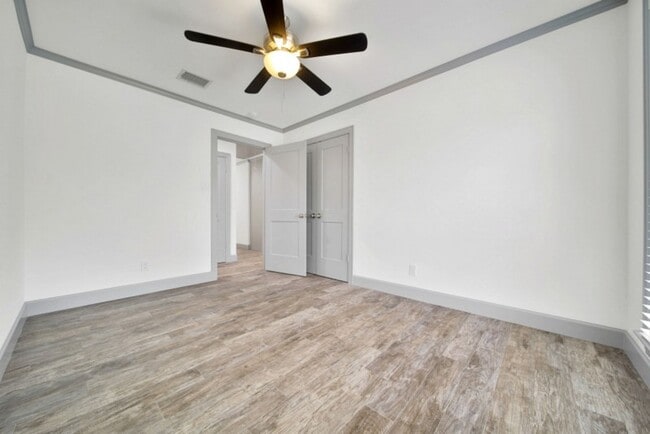 Building Photo - 10042 Briar Forest Dr