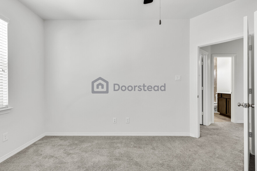 Building Photo - 1507 Peyton Oaks Pl