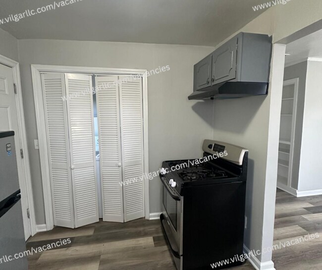 Building Photo - Newly Renovated 2-Bedroom • 1-Bathroom Home